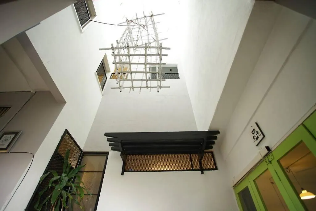 Knocknock 70S Home, Courtyard Garden Jonker Parking Malesia